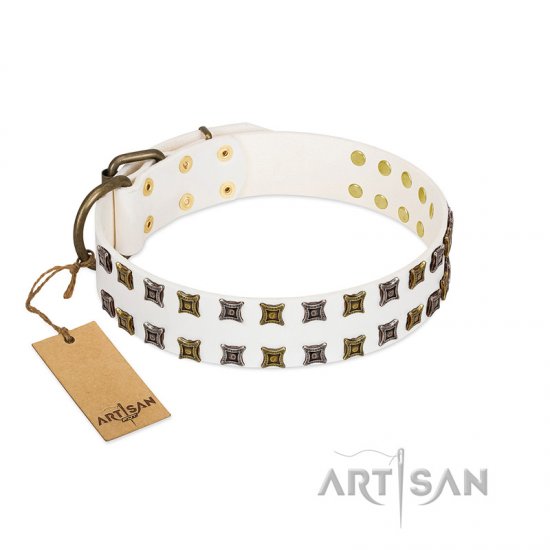 "Ice Peak" FDT Artisan White Leather Dog Collar with Silvery and Goldish Decorations - إضغط الصورة للإغلاق
