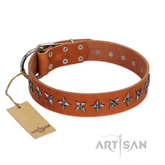 "Star Trek" FDT Artisan Tan Leather Dog Collar Decorated with Stars - إضغط الصورة للإغلاق