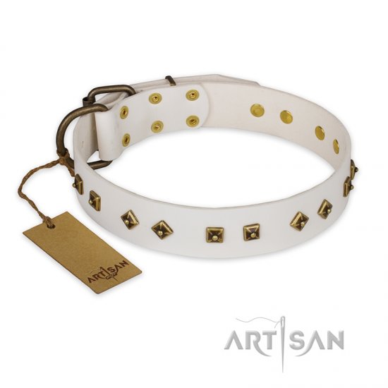 'Snow Cloud' FDT Artisan White Leather Dog Collar with Square and Rhomb Studs - إضغط الصورة للإغلاق