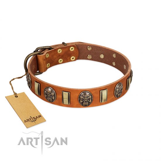 "Strike of Rock" FDT Artisan Tan Leather Dog Collar with Plates and Medallions with Skulls - إضغط الصورة للإغلاق
