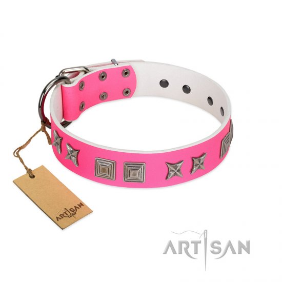 "Pink Wink" Handcrafted FDT Artisan Pink Leather Dog Collar with Plates and Stars - إضغط الصورة للإغلاق