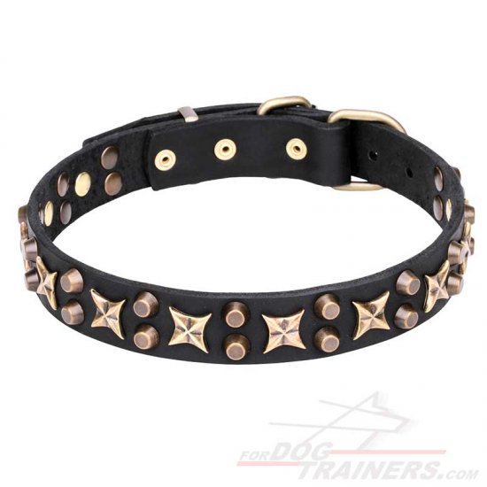 "Hollywood Star" Leather Dog Collar with Stars and Pyramids 1 1/4 inch (30 mm) Wide - إضغط الصورة للإغلاق