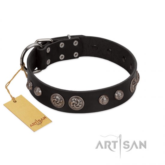 "Tricky Ricky" FDT Artisan Black Leather Dog Collar Adorned with Silver-Like Conchos - إضغط الصورة للإغلاق
