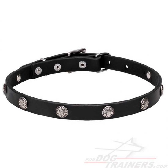 "Antique Flowers" Decorated Leather Dog Collar with Chrome Plated Round Studs 4/5 inches (20 mm) Wide - إضغط الصورة للإغلاق