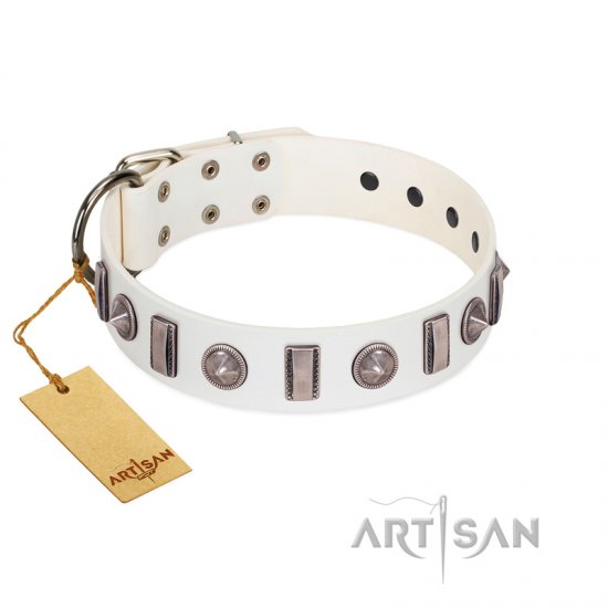 "Icy Spike" Designer FDT Artisan White Leather Dog Collar with Silver-Like Decorations - إضغط الصورة للإغلاق