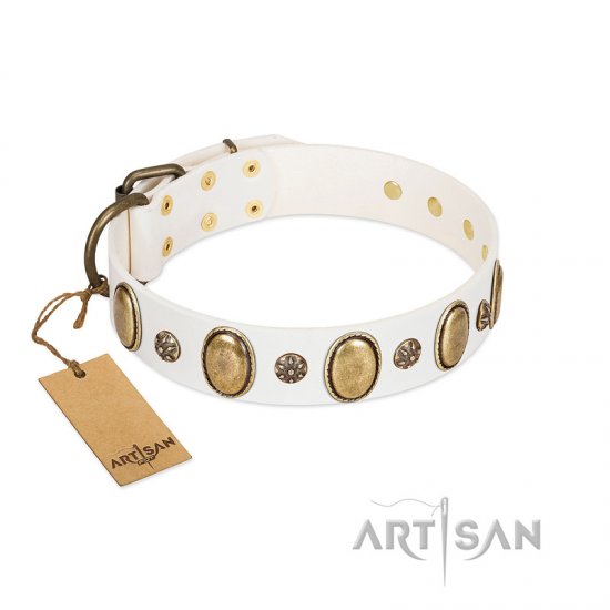 "Nifty Doodad" FDT Artisan White Leather Dog Collar with Amazing Large Ovals and Small Studs - إضغط الصورة للإغلاق